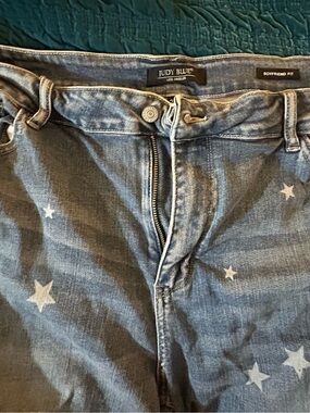 Judy Blue Boyfriend Jeans in Light Blue with Star Print